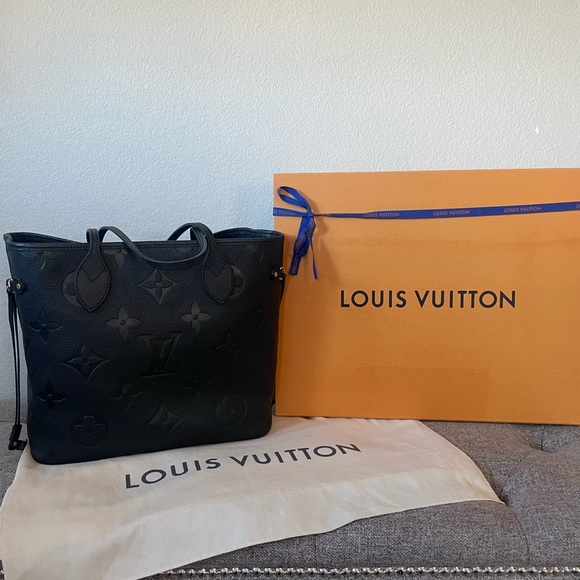 Louis Vuitton Handbags - Louis Vuitton Black neverfull tote